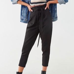 NWT Forever21 Black belted paperbag ankle pants
